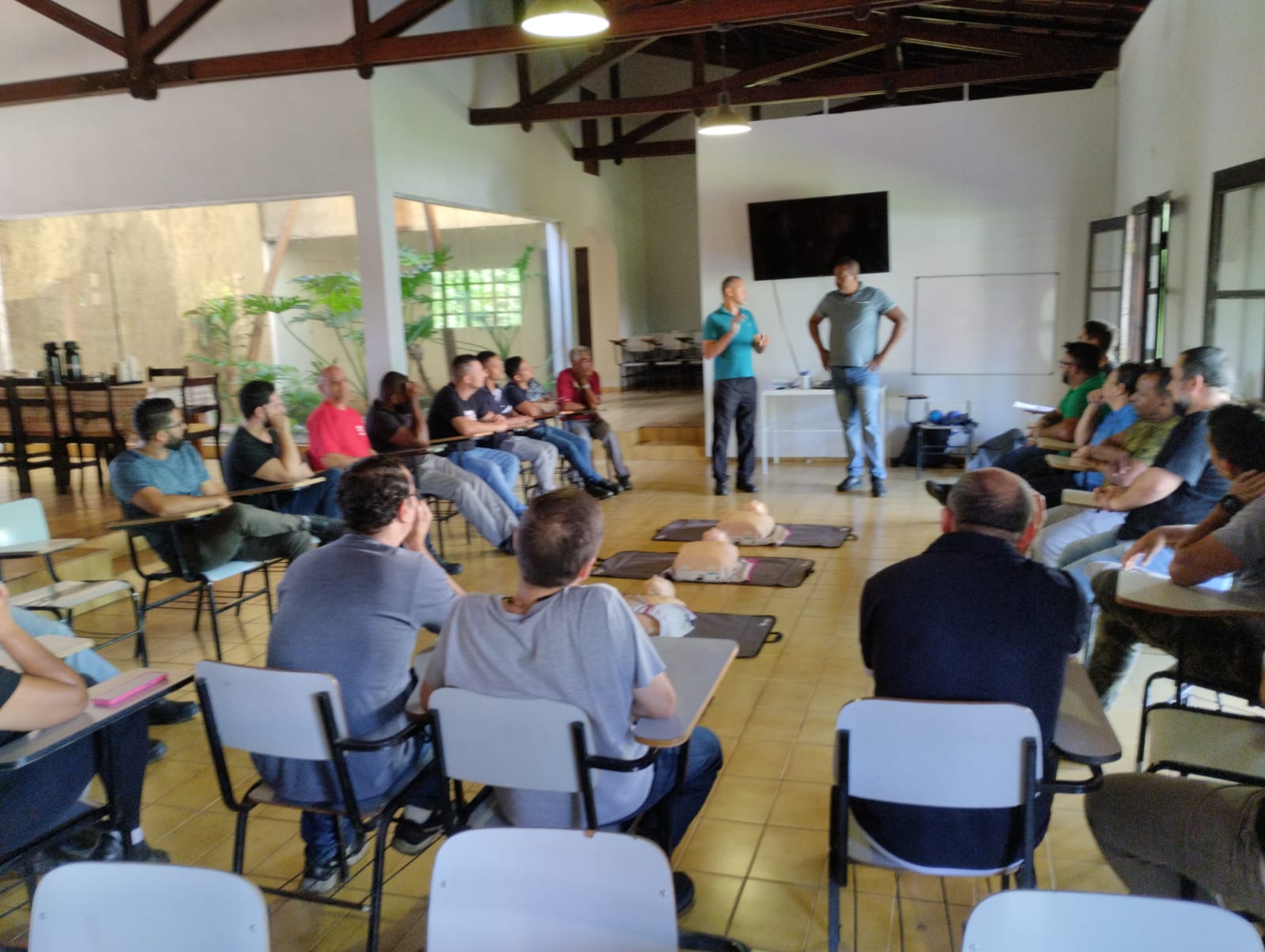 Sala de aula climatizada do Centro de Treinamento de Brigada de Incêndio Tecnoseg em Jundiaí