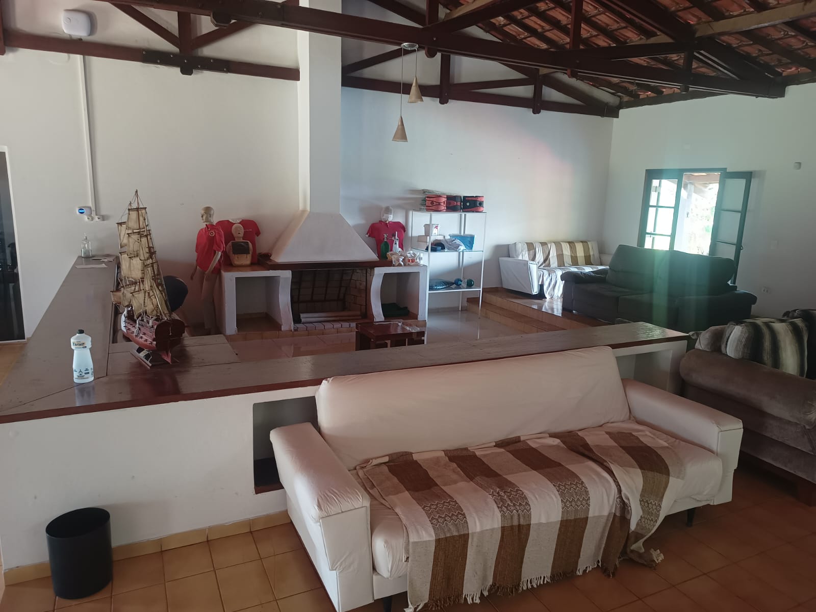 Salão multiuso do Centro de Treinamento Tecnoseg para reuniões e briefings