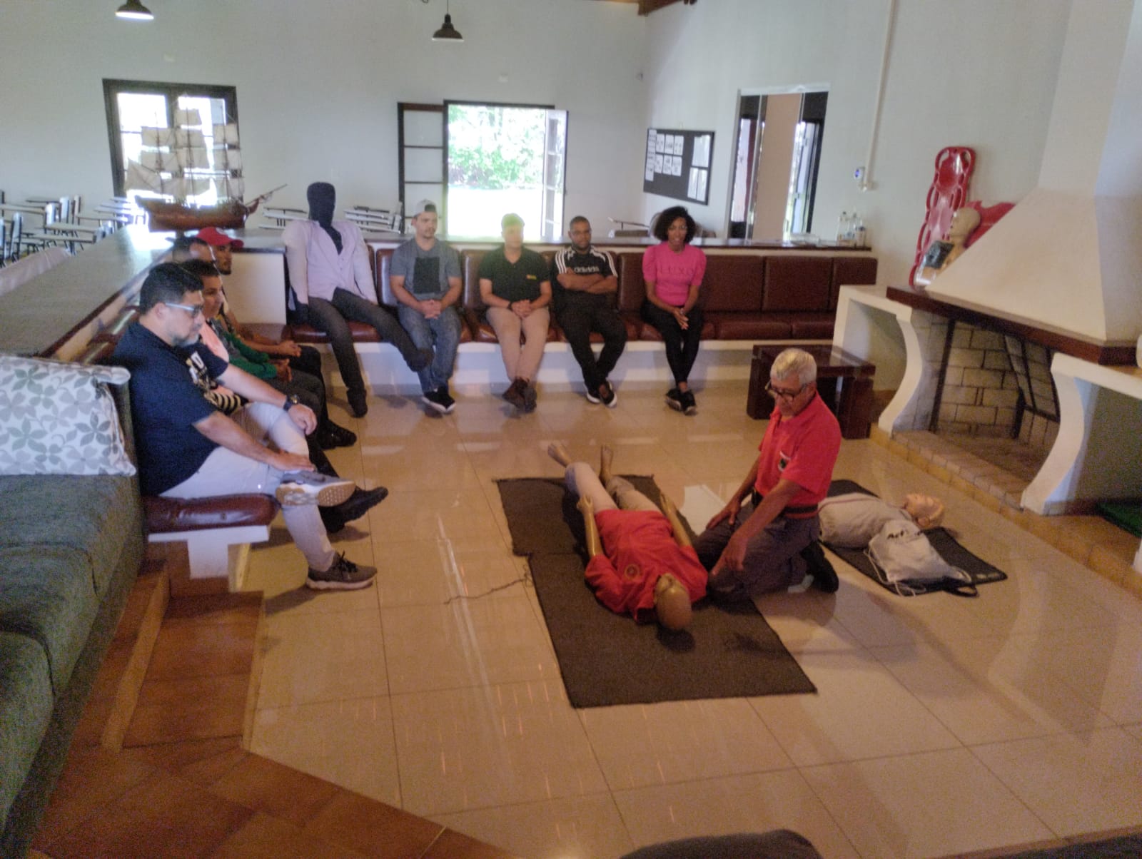 Equipe de brigadistas em treinamento de brigada de incêndio no CT Tecnoseg