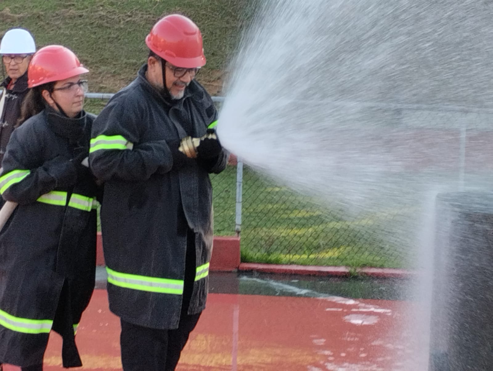 Brigadistas em exercício prático de evacuação no Centro de Treinamento Tecnoseg